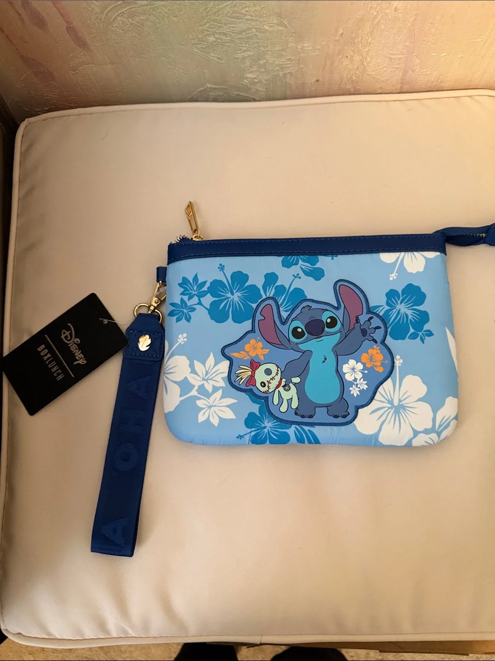 Disney Box lunch Exclusive Ohana Lilo & Stitch Hibiscus Wristlet Removable Strap